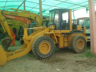 ละอองดาวแทรคเตอร์ ขายรถตักล้อยางยี่หัอ KOMATSU WA150-1