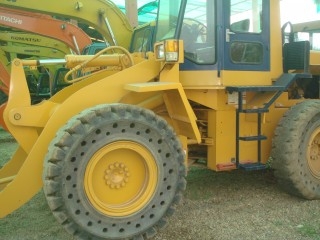 ละอองดาวแทรคเตอร์ ขายรถตักล้อยางยี่หัอ KOMATSU WA150-1