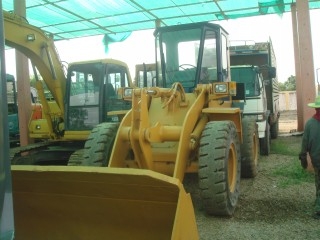 ละอองดาวแทรคเตอร์ ขายรถตักล้อยางยี่หัอ KOMATSU WA150-1