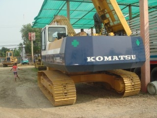ละอองดาวแทรคเตอร์ ขายรถแบคโฮยี่หัอ KOMATSU PC300LC-5