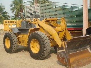 ละอองดาวแทรคเตอร์ ขาย รถตักล้อยาง ยี่หัอ TCM L13