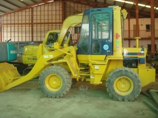 ละอองดาวแทรคเตอร์ ขายรถตักล้อยางยี่หัอ KOMATSU WA70-1