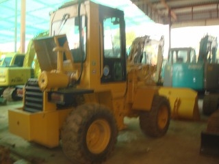 ละอองดาวแทรคเตอร์ ขายรถตักล้อยางยี่หัอ KOMATSU WA70-1