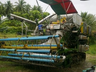 ขายรถเกี่ยวข้าวเพื่อการเกษตร