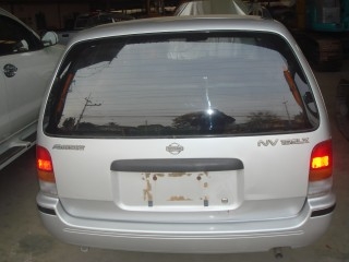 ละอองดาวแทรคเตอร์ ขายรถ NISSAN NV แวนต์