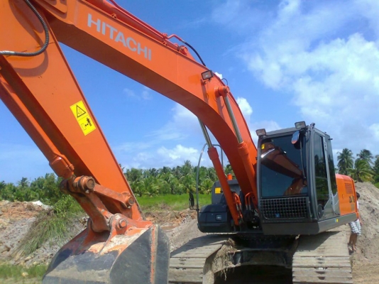 ขายดาวน์ รถใหม่  BACK HOE HITACHI ZX200-3 สถาพดีมาก