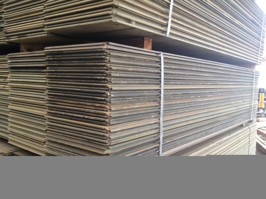 ขายแผ่นอลูมีเนียมรองขาเครนสภาพใหม่ ขนาด 60 x 360 cm  หนา 1 นิ้ว