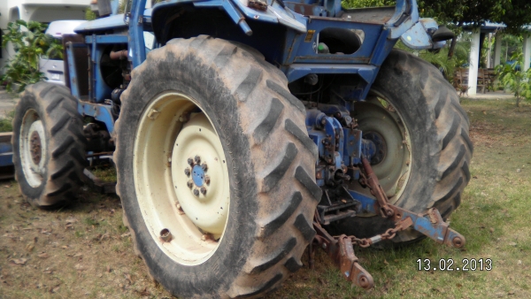 ขายรถไถ FORD 8200