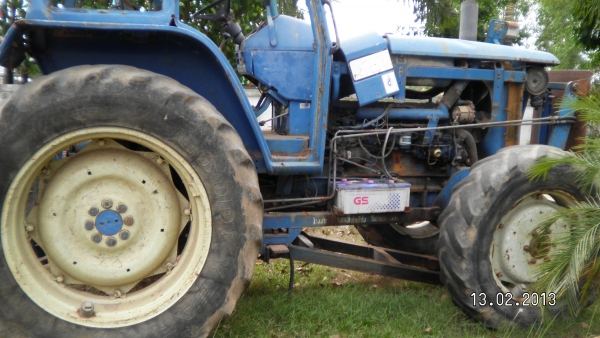 ขายรถไถ FORD 8200