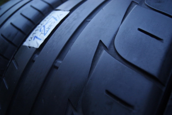 BRIDGESTONE RE11 235 40 17 ปี09 จัดไป1ชุด