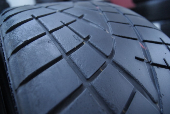 TOYO R1R 225 - 40 - 18 ปี2009 จัดไป1ชุด