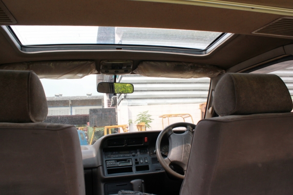 หัวเก๋ง พร้อมเครื่อง TOYOTA HIACE รุ่นหัวจรวด