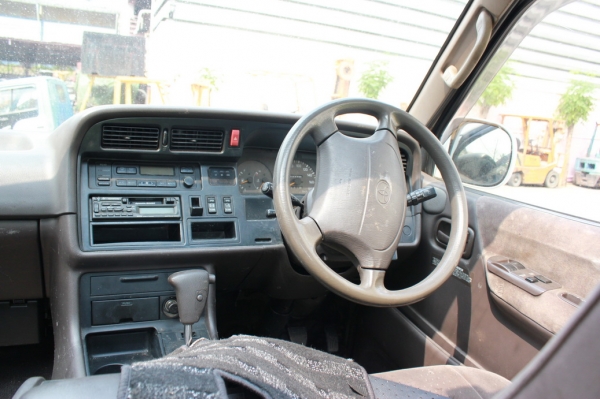 หัวเก๋ง พร้อมเครื่อง TOYOTA HIACE รุ่นหัวจรวด