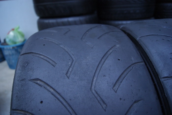 DUNLOP 03G 255 - 40 - 17 ปี10 DUNLOP 03G 255 - 40 - 17 ปี10