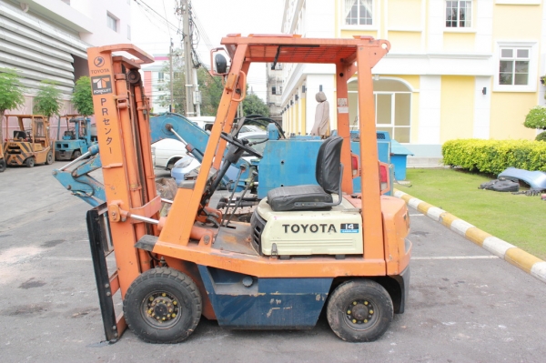 รถยก TOYOTA  ยกได้ 1.8 ตัน เสาสูง 3 เมตร