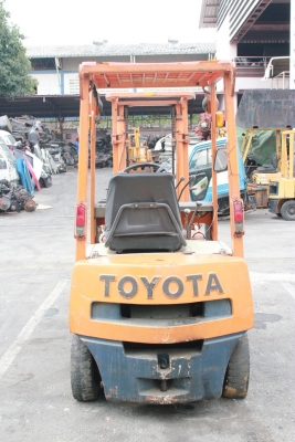 รถยก TOYOTA  ยกได้ 1.8 ตัน เสาสูง 3 เมตร