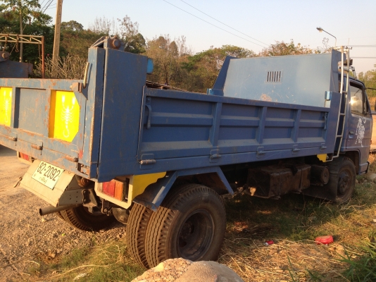 ISUZU NPR 115 HP 4BD1 หกล้อดั๊มพ์ กระบะดั๊มพ์เหล็ก 4 ตันยาว 3.50 เมตรสภาพสวยใหม่ เครื่องแห้งแรงดีไม่เยิ้มเลย หัวเก๋งบางไม่่มีผุภายในมีผ้าม่านบังแดด เกียร์ยาว พวงมาลัยเพาเวอร์ ช่วงล่างคัชซีสวยมากๆครับ ยางใหม่่ 6 เส้น เอกสารทะเบียนภาษีครบพร้อมโอน ราคาต่อรอง