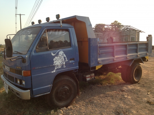 ISUZU NPR 115 HP 4BD1 หกล้อดั๊มพ์ กระบะดั๊มพ์เหล็ก 4 ตันยาว 3.50 เมตรสภาพสวยใหม่ เครื่องแห้งแรงดีไม่เยิ้มเลย หัวเก๋งบางไม่่มีผุภายในมีผ้าม่านบังแดด เกียร์ยาว พวงมาลัยเพาเวอร์ ช่วงล่างคัชซีสวยมากๆครับ ยางใหม่่ 6 เส้น เอกสารทะเบียนภาษีครบพร้อมโอน ราคาต่อรอง