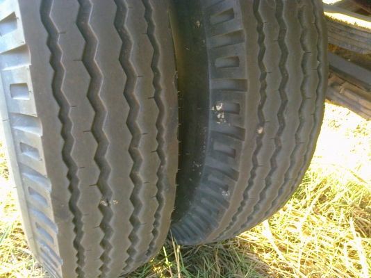 ISUZU NPR 115 HP 4BD1 หกล้อดั๊มพ์ กระบะดั๊มพ์เหล็ก 4 ตันยาว 3.50 เมตรสภาพสวยใหม่ เครื่องแห้งแรงดีไม่เยิ้มเลย หัวเก๋งบางไม่่มีผุภายในมีผ้าม่านบังแดด เกียร์ยาว พวงมาลัยเพาเวอร์ ช่วงล่างคัชซีสวยมากๆครับ ยางใหม่่ 6 เส้น เอกสารทะเบียนภาษีครบพร้อมโอน ราคาต่อรอง