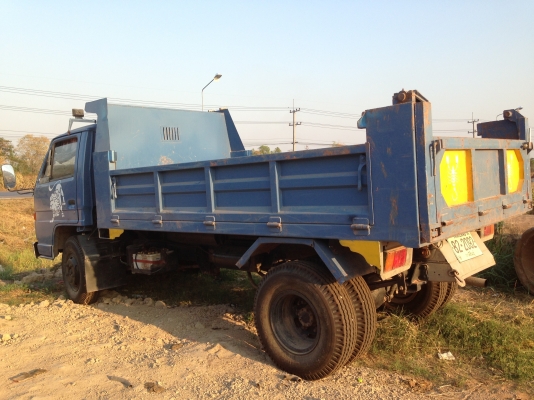 ISUZU NPR 115 HP 4BD1 หกล้อดั๊มพ์ กระบะดั๊มพ์เหล็ก 4 ตันยาว 3.50 เมตรสภาพสวยใหม่ เครื่องแห้งแรงดีไม่เยิ้มเลย หัวเก๋งบางไม่่มีผุภายในมีผ้าม่านบังแดด เกียร์ยาว พวงมาลัยเพาเวอร์ ช่วงล่างคัชซีสวยมากๆครับ ยางใหม่่ 6 เส้น เอกสารทะเบียนภาษีครบพร้อมโอน ราคาต่อรอง