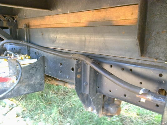 ISUZU NPR 115 HP 4BD1 หกล้อดั๊มพ์ กระบะดั๊มพ์เหล็ก 4 ตันยาว 3.50 เมตรสภาพสวยใหม่ เครื่องแห้งแรงดีไม่เยิ้มเลย หัวเก๋งบางไม่่มีผุภายในมีผ้าม่านบังแดด เกียร์ยาว พวงมาลัยเพาเวอร์ ช่วงล่างคัชซีสวยมากๆครับ ยางใหม่่ 6 เส้น เอกสารทะเบียนภาษีครบพร้อมโอน ราคาต่อรอง