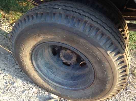 ISUZU NPR 115 HP 4BD1 หกล้อดั๊มพ์ กระบะดั๊มพ์เหล็ก 4 ตันยาว 3.50 เมตรสภาพสวยใหม่ เครื่องแห้งแรงดีไม่เยิ้มเลย หัวเก๋งบางไม่่มีผุภายในมีผ้าม่านบังแดด เกียร์ยาว พวงมาลัยเพาเวอร์ ช่วงล่างคัชซีสวยมากๆครับ ยางใหม่่ 6 เส้น เอกสารทะเบียนภาษีครบพร้อมโอน ราคาต่อรอง