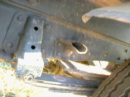 ISUZU NPR 115 HP 4BD1 หกล้อดั๊มพ์ กระบะดั๊มพ์เหล็ก 4 ตันยาว 3.50 เมตรสภาพสวยใหม่ เครื่องแห้งแรงดีไม่เยิ้มเลย หัวเก๋งบางไม่่มีผุภายในมีผ้าม่านบังแดด เกียร์ยาว พวงมาลัยเพาเวอร์ ช่วงล่างคัชซีสวยมากๆครับ ยางใหม่่ 6 เส้น เอกสารทะเบียนภาษีครบพร้อมโอน ราคาต่อรอง