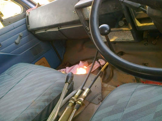 ISUZU NPR 115 HP 4BD1 หกล้อดั๊มพ์ กระบะดั๊มพ์เหล็ก 4 ตันยาว 3.50 เมตรสภาพสวยใหม่ เครื่องแห้งแรงดีไม่เยิ้มเลย หัวเก๋งบางไม่่มีผุภายในมีผ้าม่านบังแดด เกียร์ยาว พวงมาลัยเพาเวอร์ ช่วงล่างคัชซีสวยมากๆครับ ยางใหม่่ 6 เส้น เอกสารทะเบียนภาษีครบพร้อมโอน ราคาต่อรอง