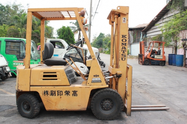 รถยก KOMATSU ยกได้ 1.4 ตัน เสาสูง 3 เมตร