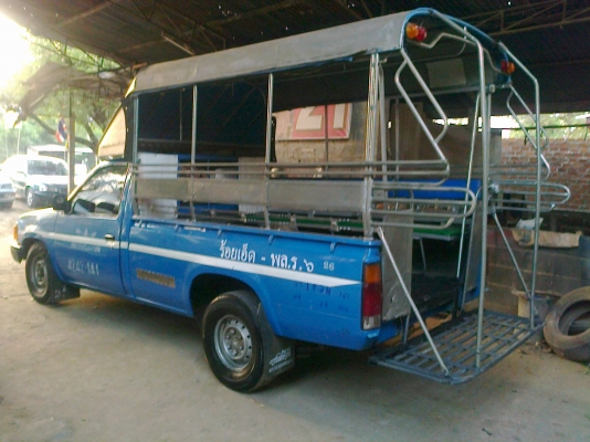 NISSAN BIGM - BD25 ปี 35 ฝาแดงละเอียด เครื่องยนต์แห้งแน่นดีมากไม่เยิ้มเลย ภายในเก๋งคอนโซลสวยครบ วิทยุเทปครบพร้อม กระบะมีหลังคาโดยสารเป็นรถสองแถวให้ครบพร้อม ช่วงล่างคัชซีดี ยางพร้อมใช้งานได้เลย เอกสารทะเบียนภาษีครบพร้อมโอน ราคาต่อรองได้ครับ