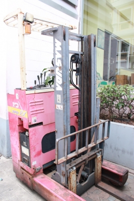 รถยกไฟฟ้า NISSAN ยกได้ 1 ตัน เสาสูง 3 เมตร