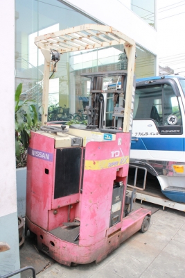 รถยกไฟฟ้า NISSAN ยกได้ 1 ตัน เสาสูง 3 เมตร