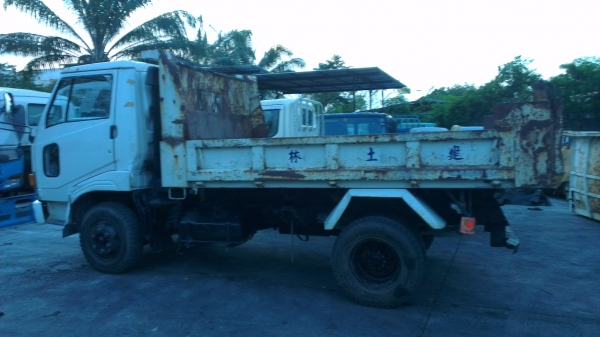 รถดั้มนอก hino FC  ซุปเปอร์เสี่ย6ล้อ 180แรง พร้อมใช้งาน