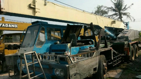 บริการซ่อมรถเครน KATO  TADANO