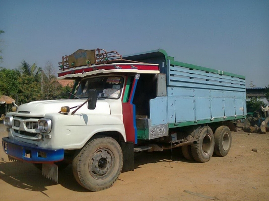 ขาย10ล้อดั้ม อีซูซุหัวยาว 175 แรง