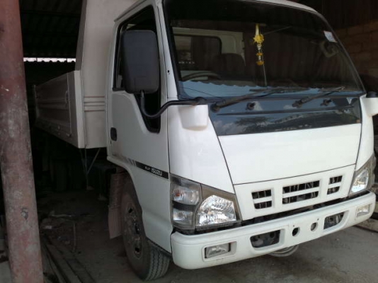 รถอิซูซุ 6 ล้อดั๊ม NKR  130 แรงม้า ปี 50 สนใจติดต่อ 081 - 6079515