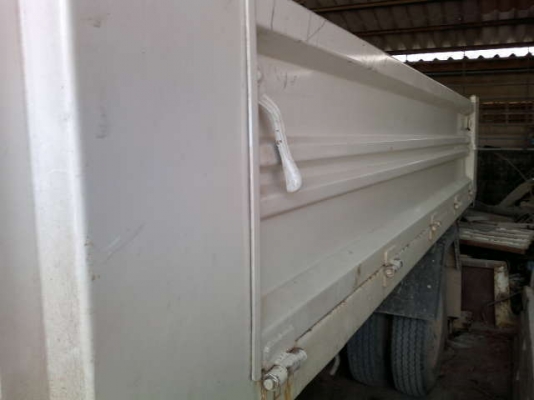 รถอิซูซุ 6 ล้อดั๊ม NKR  130 แรงม้า ปี 50 สนใจติดต่อ 081 - 6079515