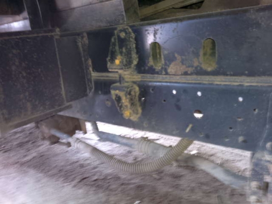 รถอิซูซุ 6 ล้อดั๊ม NKR  130 แรงม้า  ปี 46  สนใจติดต่อ 081 - 6079515