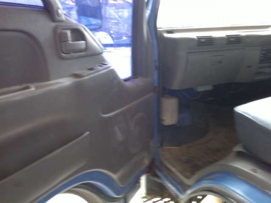 รถอิซูซุ 6 ล้อดั๊ม NKR  130 แรงม้า  ปี 46  สนใจติดต่อ 081 - 6079515