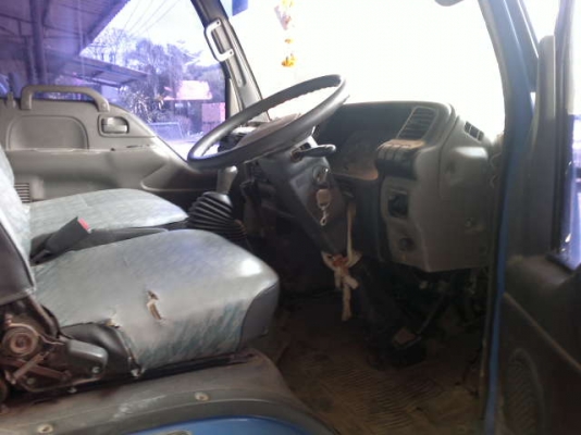 รถอิซูซุ 6 ล้อดั๊ม NKR  130 แรงม้า  ปี 46  สนใจติดต่อ 081 - 6079515