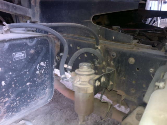 รถอิซูซุ 6 ล้อดั๊ม NKR  130 แรงม้า  ปี 46  สนใจติดต่อ 081 - 6079515