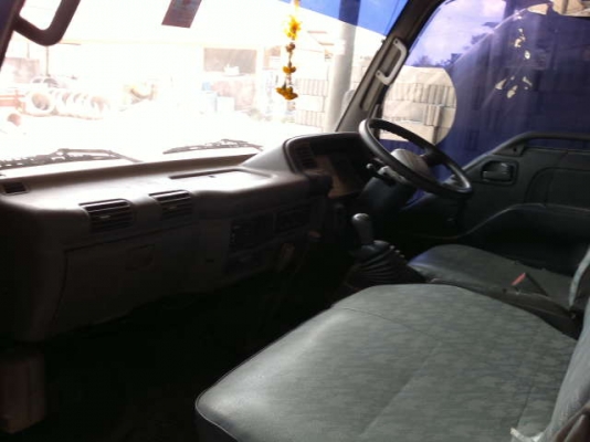 รถอิซูซุ 6 ล้อดั๊ม NKR  130 แรงม้า  ปี 46  สนใจติดต่อ 081 - 6079515