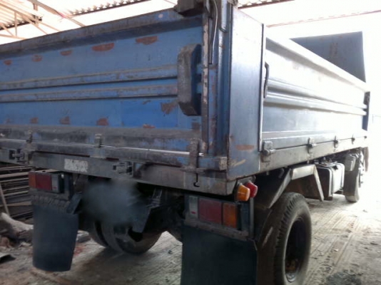 รถอิซูซุ 6 ล้อดั๊ม NKR  130 แรงม้า  ปี 46  สนใจติดต่อ 081 - 6079515