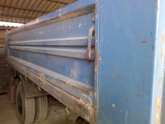 รถอิซูซุ 6 ล้อดั๊ม NKR  130 แรงม้า  ปี 46  สนใจติดต่อ 081 - 6079515