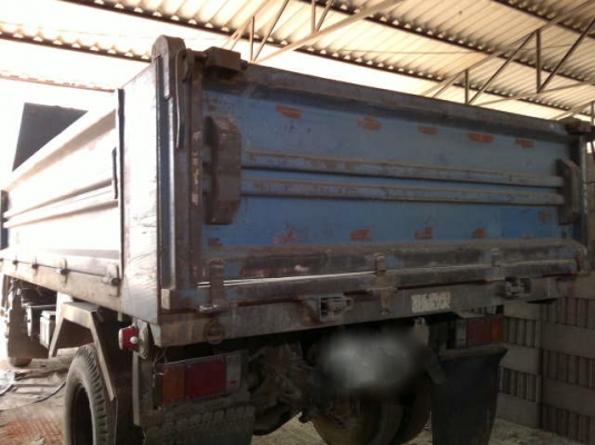 รถอิซูซุ 6 ล้อดั๊ม NKR  130 แรงม้า  ปี 46  สนใจติดต่อ 081 - 6079515