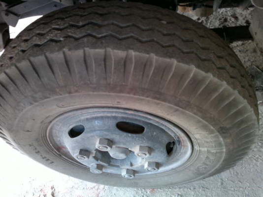 รถอิซูซุ 6 ล้อดั๊ม NPR  120 แรงม้า ปี 40 สนใจติดต่อ 081 - 6079515