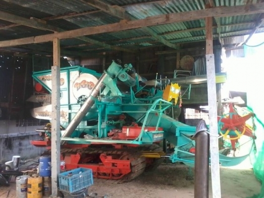 ขายด่วน รถเกี่ยวข้าวไทยเจริญการช่าง ขายคู่กับรถหางปลาสิบล้อเพลาเดียว ISUZU JCM 185 HP 6BF1 สวยทั้งคู่ครับ รถเกี่ยวไทยเจริญ เครื่อง 220 แรง JO8C อุ้ม 2.5 ตัน ปั๊ม 22 ไดกิ้น ช่วงล่าง 12 HT พร้อมใช้งานได้เลย เอกสารทะเบียนครบ ราคาต่อรองได้ครับ