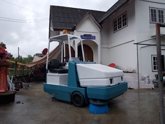 รถกวาดพื้นถนน รถดูดฝุ่นอัตโนมัติ ชนิดนั่งขับ
