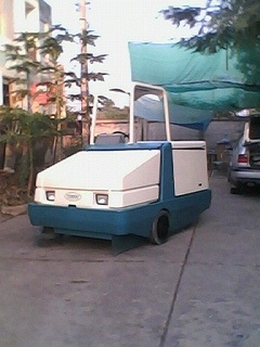 รถกวาดพื้นถนน รถดูดฝุ่นอัตโนมัติ ชนิดนั่งขับ