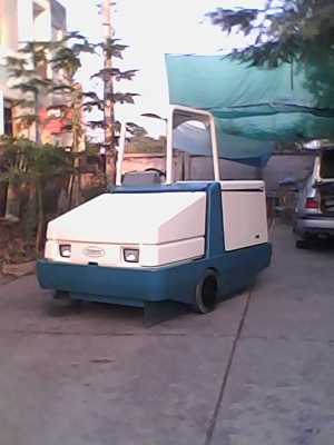 รถกวาดพื้นถนน รถดูดฝุ่นอัตโนมัติ ชนิดนั่งขับ